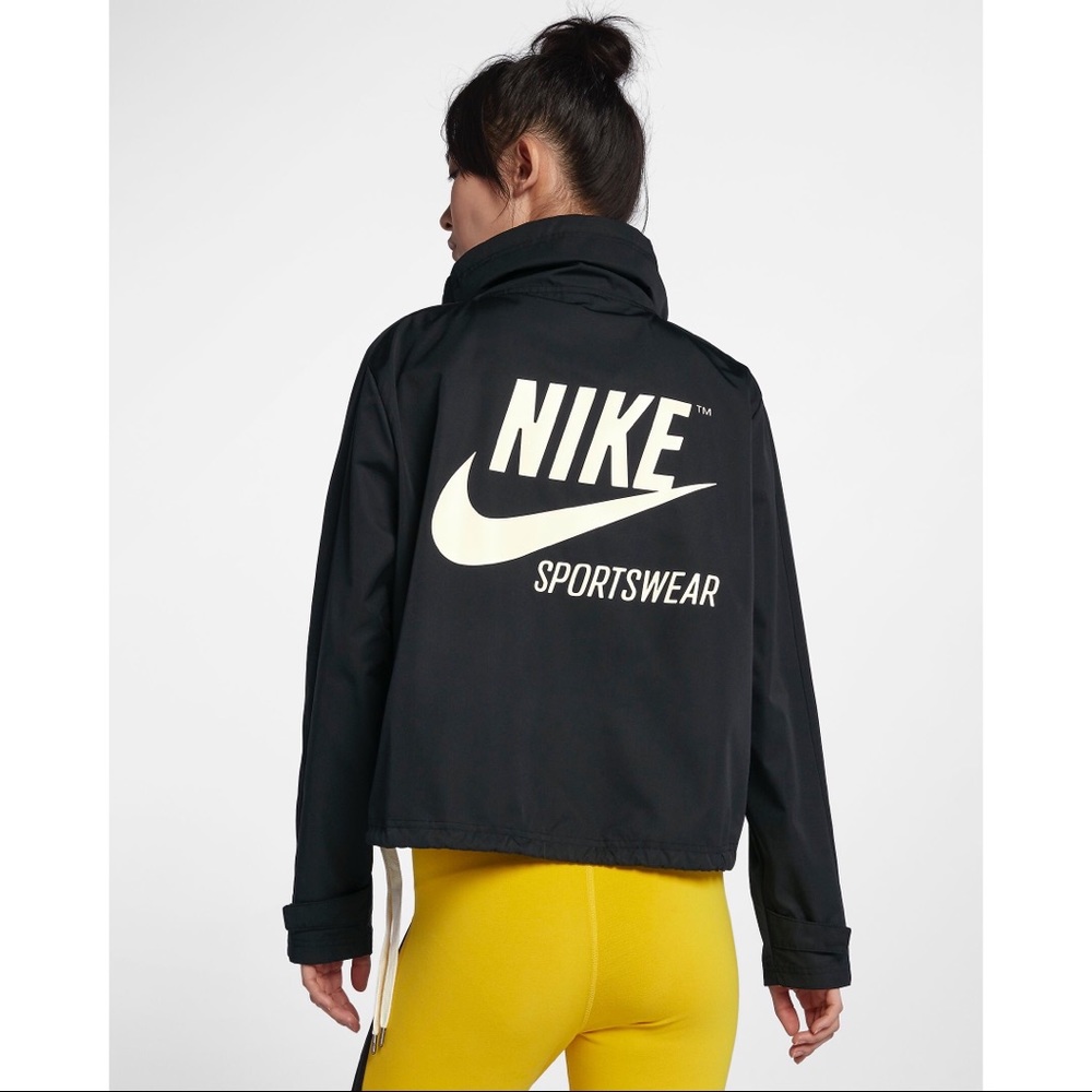 Nike Woven Funnel Neck Pullover Jacket - Picture 4 of 8